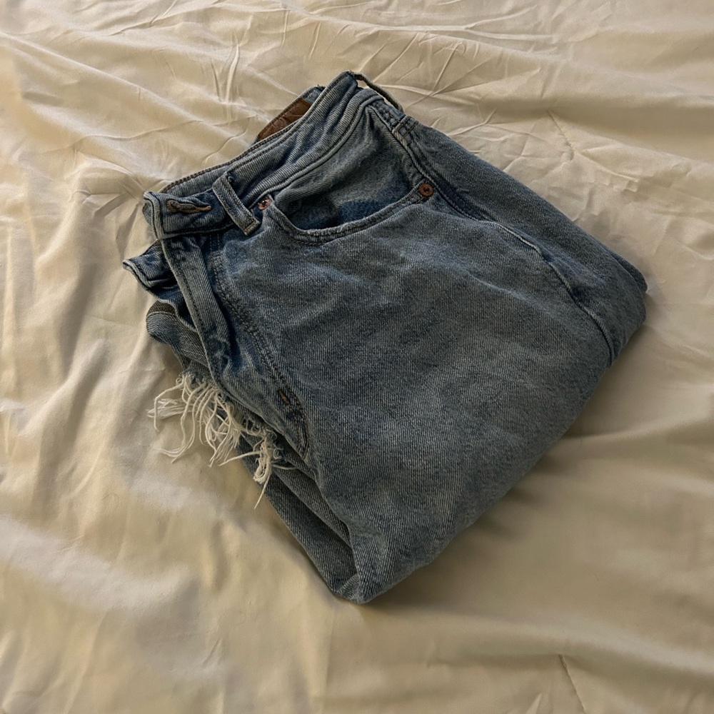 American Eagle Distressed Highest Rise Mom Jean - US Size 6 Long